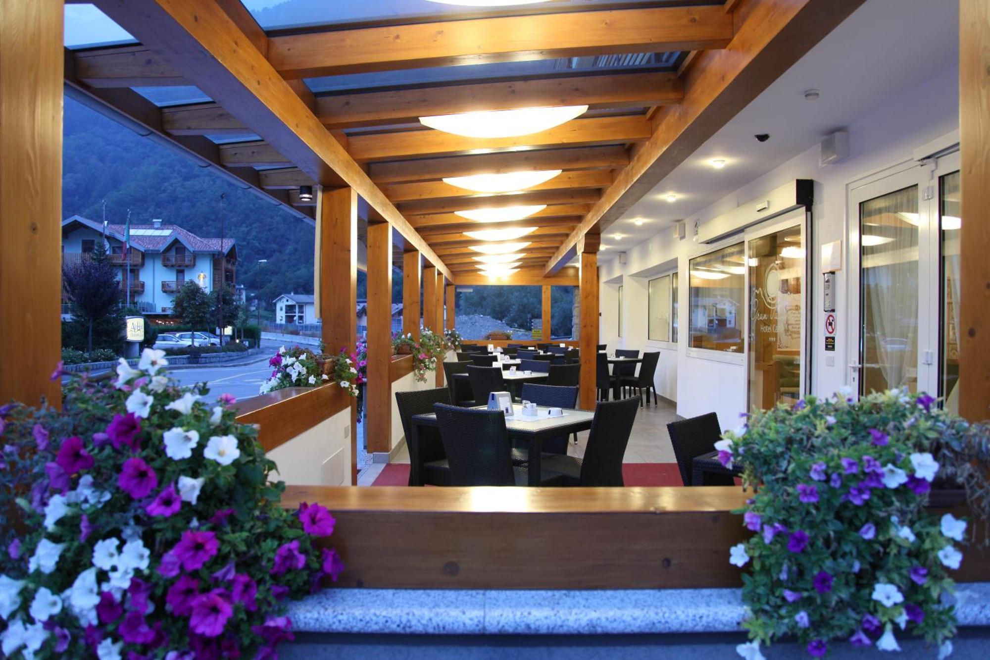 Hotel Gran Vacanze Rooms & Apartments ديمارو المظهر الخارجي الصورة