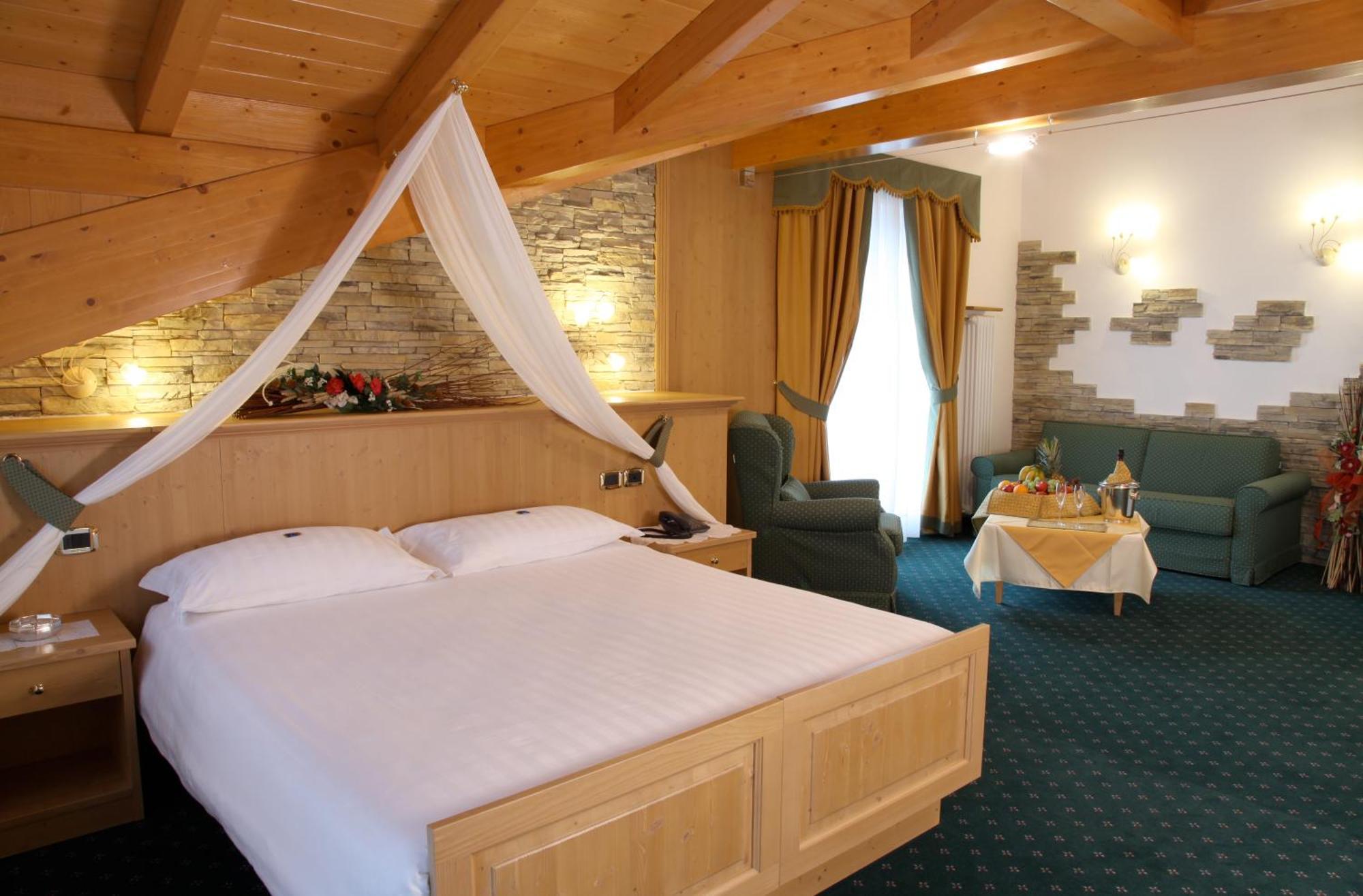 Hotel Gran Vacanze Rooms & Apartments ديمارو المظهر الخارجي الصورة