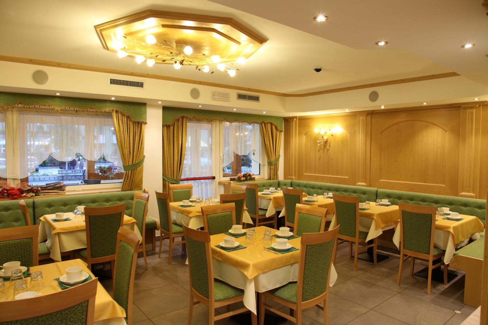 Hotel Gran Vacanze Rooms & Apartments ديمارو المظهر الخارجي الصورة