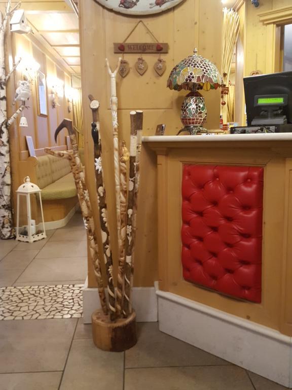 Hotel Gran Vacanze Rooms & Apartments ديمارو المظهر الخارجي الصورة