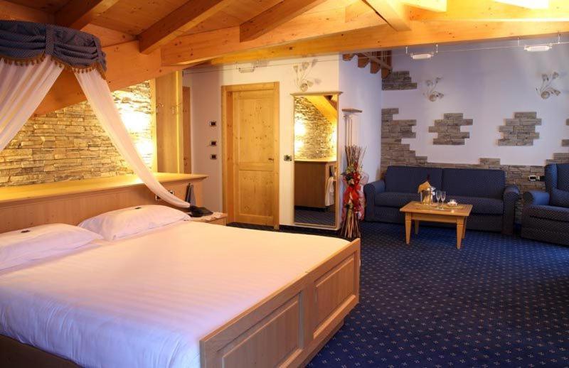Hotel Gran Vacanze Rooms & Apartments ديمارو الغرفة الصورة